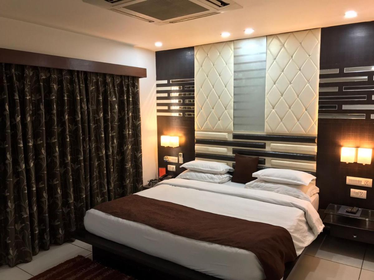 Pearl Hotel & Banquets Ahmedabad Exterior photo
