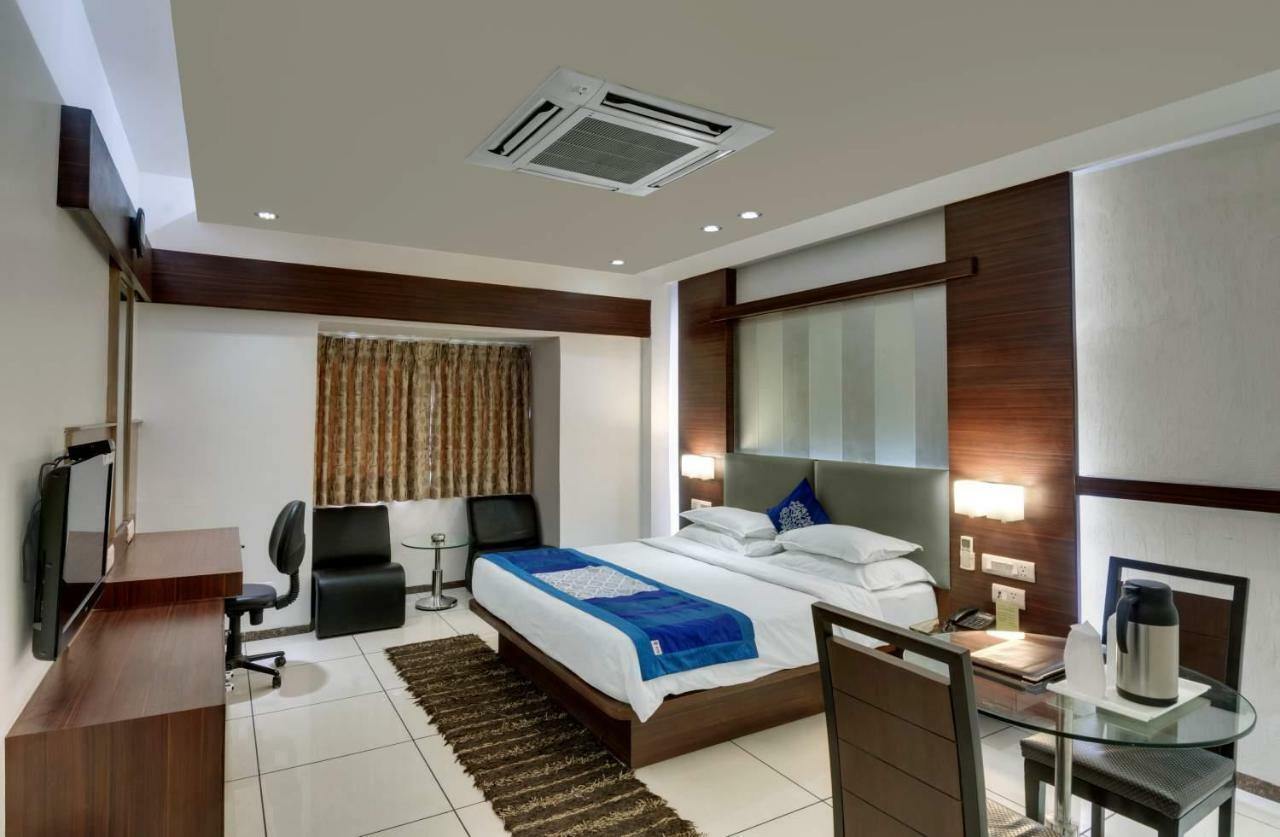 Pearl Hotel & Banquets Ahmedabad Exterior photo